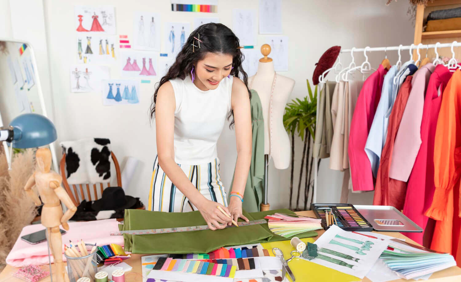 How to Become a Successful Fashion Designer